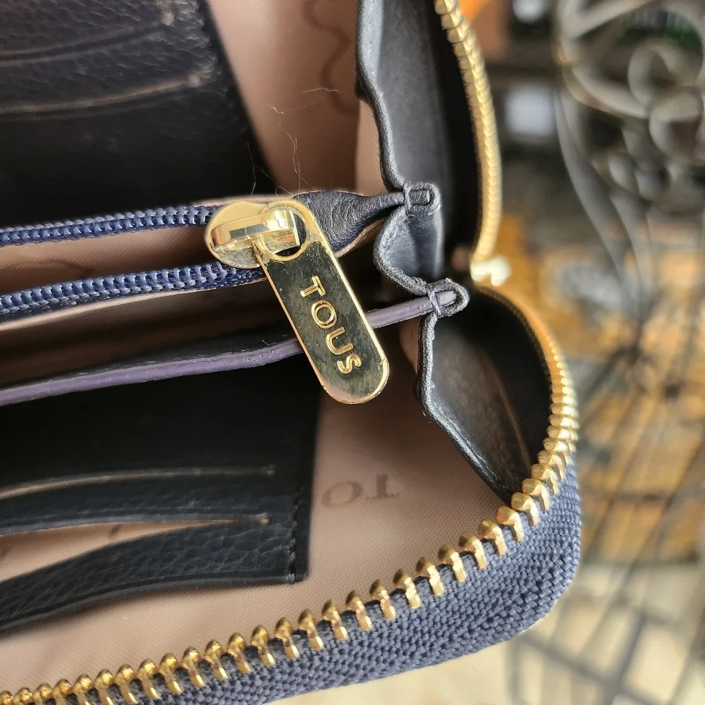Tous zip around